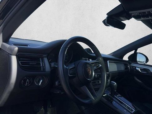 Used 2024 Porsche Macan image 10