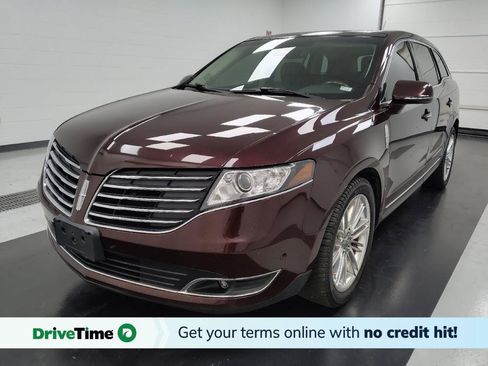 Used 2019 Lincoln MKT AWD image 1