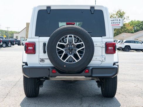Certified 2025 Jeep Wrangler Unlimited Sahara AWD/4WD image 4
