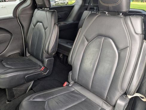 Used 2020 Chrysler Pacifica Touring-L Plus FWD image 26