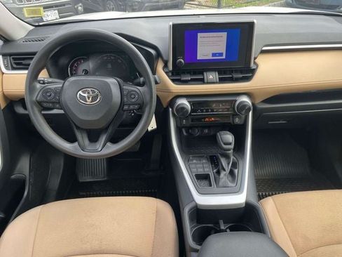 Used 2023 Toyota RAV4 LE AWD/4WD image 15
