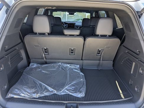 New 2026 GMC Acadia Elevation w/ Elevation Premium Package AWD/4WD image 17