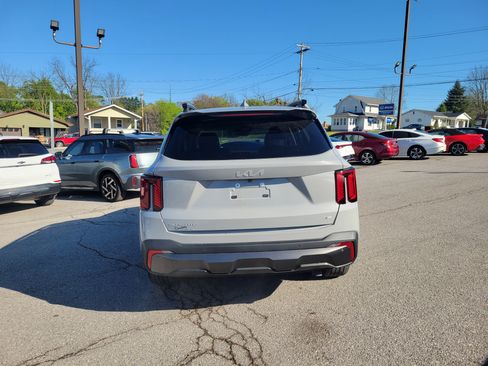 Used 2024 Kia Sorento SX AWD/4WD image 6