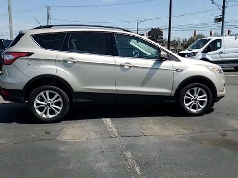 Used 2017 Ford Escape SE w/ Equipment Group 201A image 7