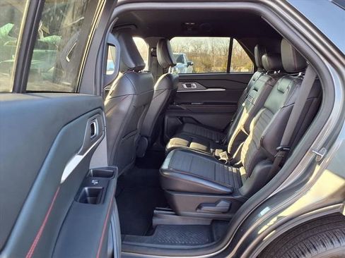 Used 2025 Ford Explorer ST-Line w/ ST-Line Street Pack image 79