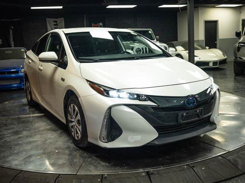 Used 2020 Toyota Prius Prime LE FWD image 5