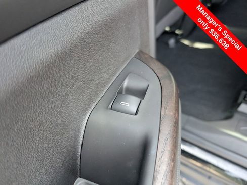 Used 2023 GMC Acadia Denali w/ Denali Ultimate Package AWD/4WD image 11