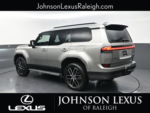 Used 2024 Lexus GX 550 w/ Cold Area Package AWD/4WD image 7