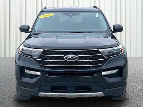 Used 2023 Ford Explorer XLT w/ Equipment Group 202A AWD/4WD image 3