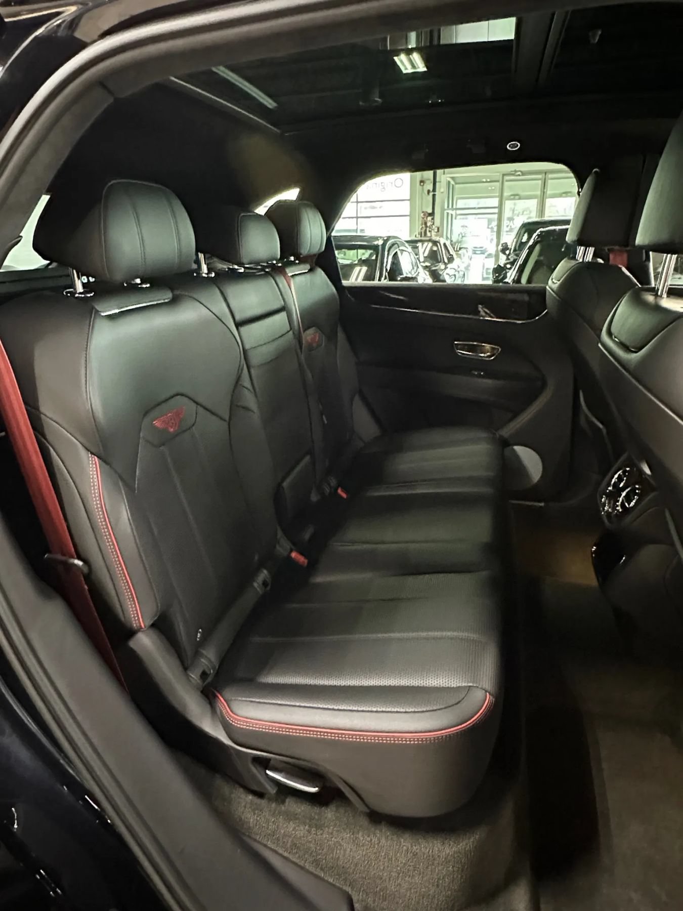 Used 2021 Bentley Bentayga AWD/4WD image 24
