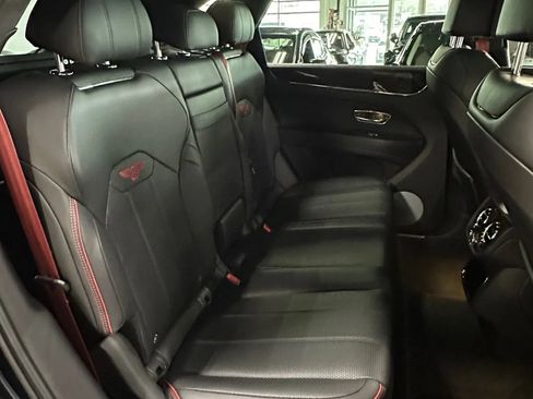 Used 2021 Bentley Bentayga AWD/4WD image 24