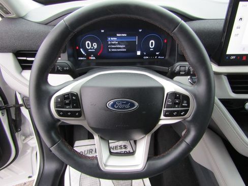 Used 2025 Ford Explorer Active w/ Active Comfort Package AWD/4WD image 13