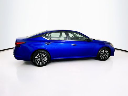 Used 2025 Nissan Altima 2.5 SV image 10