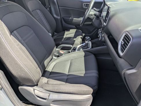 Used 2025 Hyundai Venue SEL FWD image 28