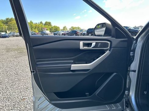 Used 2024 Ford Explorer XLT w/ Equipment Group 202A AWD/4WD image 26