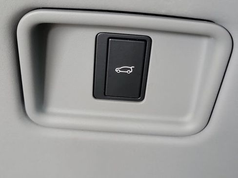 Used 2024 Land Rover Range Rover SV AWD/4WD image 18