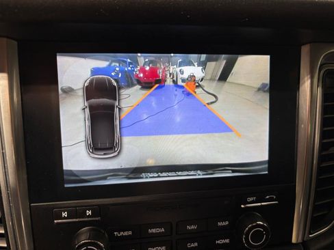 Used 2018 Porsche Macan Turbo image 9