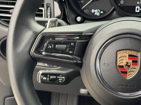 Used 2025 Porsche Macan image 25