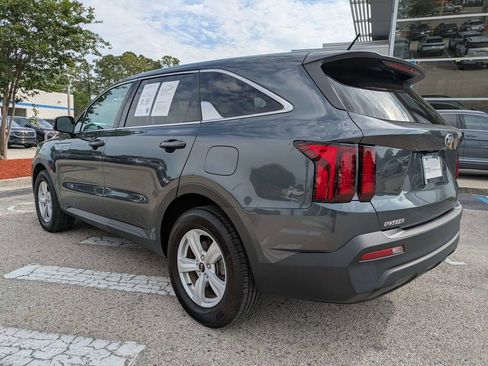Used 2021 Kia Sorento LX FWD image 4