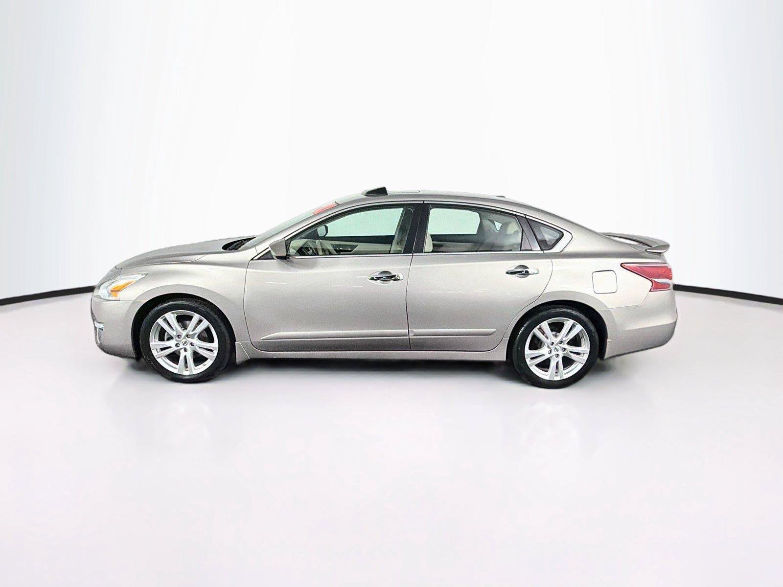 Used 2013 Nissan Altima 3.5 SL w/ Technology Pkg FWD image 8