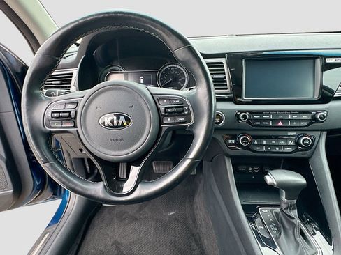 Used 2019 Kia Niro Touring FWD image 11