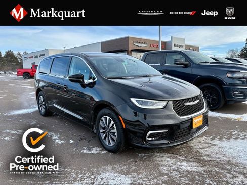 Certified 2024 Chrysler Pacifica Select image 1