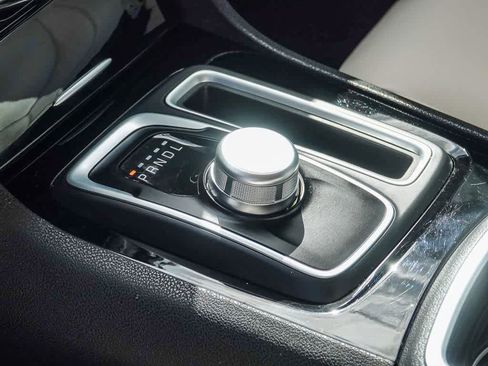 Certified 2023 Chrysler 300 Touring L image 18