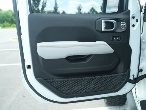 Used 2021 Jeep Gladiator Overland AWD/4WD image 15