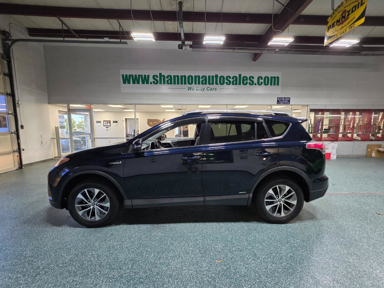 Used 2018 Toyota RAV4 XLE AWD/4WD image 11