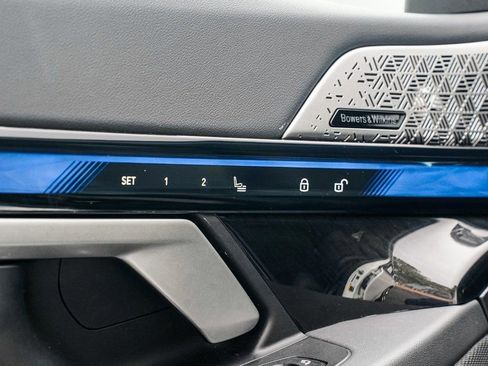 Used 2025 BMW i5 xDrive40 w/ Premium Package image 10