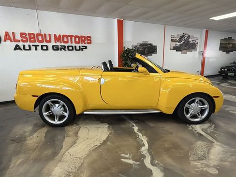 Used 2004 Chevrolet SSR w/ Preferred Equipment Group RWD image 5