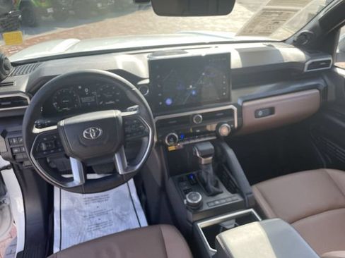 Used 2025 Toyota 4Runner Limited AWD/4WD image 18