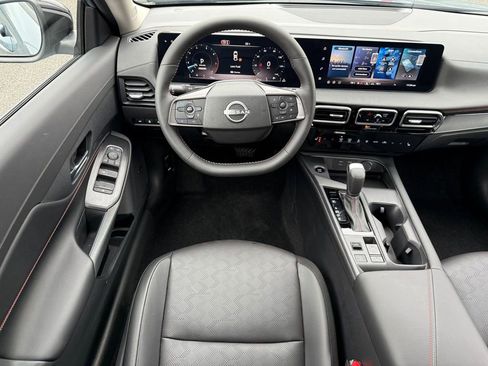 New 2026 Nissan Sentra SR w/ SR Premium Package FWD image 18