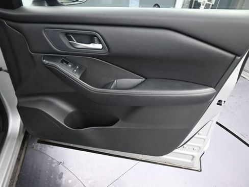 Used 2024 Nissan Rogue SV FWD image 13