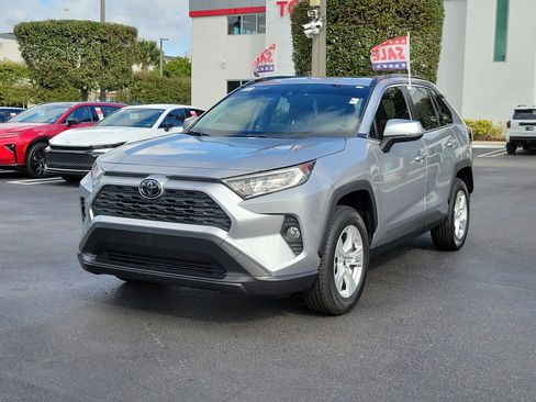 Used 2019 Toyota RAV4 XLE image 5
