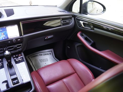 Used 2024 Porsche Macan AWD/4WD image 24