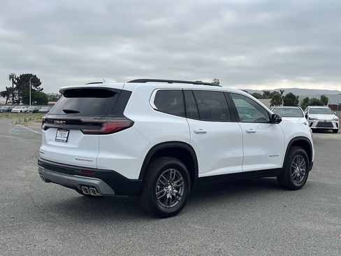 New 2026 GMC Acadia Elevation FWD image 3