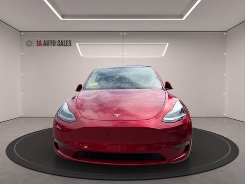 Used 2024 Tesla Model Y Long Range AWD/4WD image 8