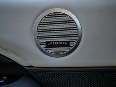 Used 2019 Land Rover Discovery HSE image 38