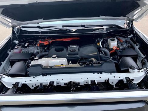 Used 2023 Toyota Tundra Limited w/ Power Package AWD/4WD image 32