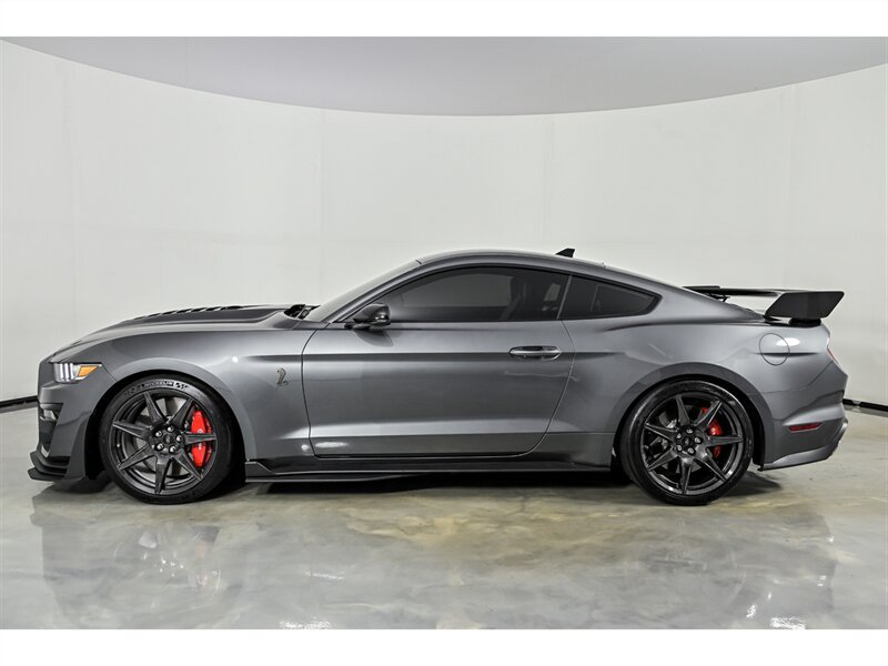 Used 2022 Ford Mustang Shelby GT500 w/ Carbon Fiber Track Pack RWD image 6