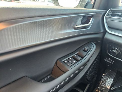 New 2025 Jeep Grand Cherokee L Altitude image 28