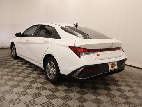 Used 2026 Hyundai Elantra SE FWD image 3