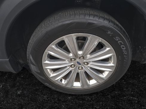 Used 2022 Ford Explorer Limited w/ Equipment Group 301A image 34