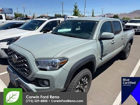 Used 2022 Toyota Tacoma TRD Off-Road w/ Black Out Package (TMS) AWD/4WD image 4