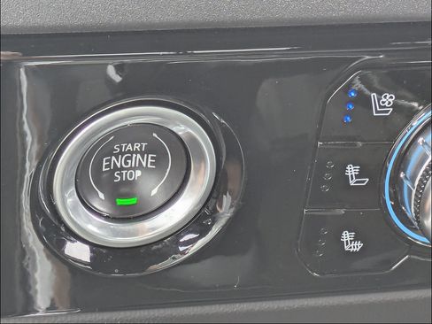 Used 2023 GMC Sierra 1500 SLT w/ SLT Convenience Package AWD/4WD image 29
