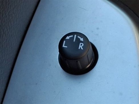 Used 2016 Subaru Crosstrek 2.0i Premium image 25