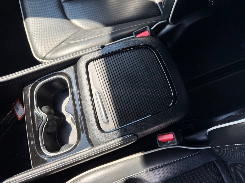 Used 2025 Chrysler Pacifica Limited FWD image 27