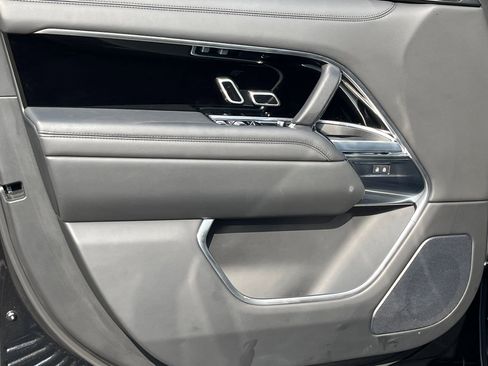 Used 2023 Land Rover Range Rover SE image 12