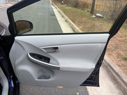 Used 2015 Toyota Prius Three image 21